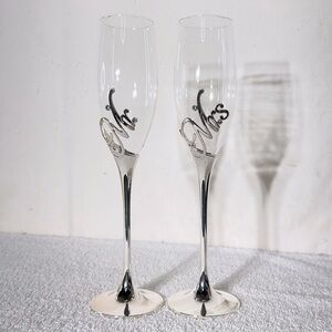 Mr. and Mrs. Wedding Toast Champagne Glass Flute Set